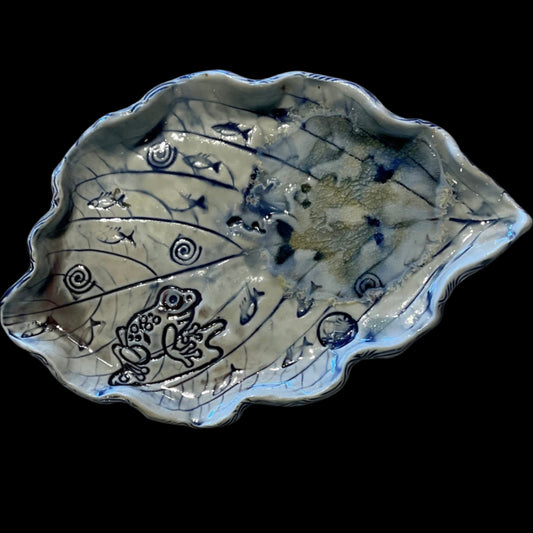 Porcelain Leaf Dish with Frogs Juls Inventory LARGE : Tapered