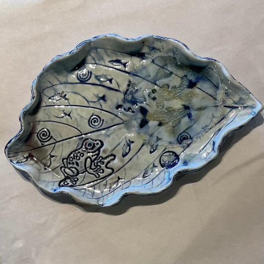 Porcelain Leaf Dish with Frogs Juls Inventory LARGE : Tapered